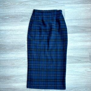 Tracy Evans Navy and Black Plaid Skirt. Size 5